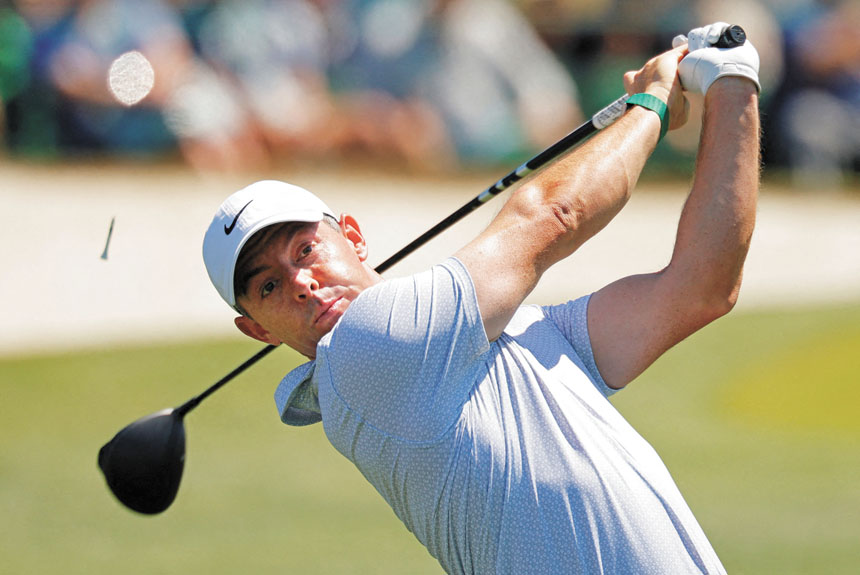 麥克羅伊在第二輪比賽中在第三洞擊出發球。路透社