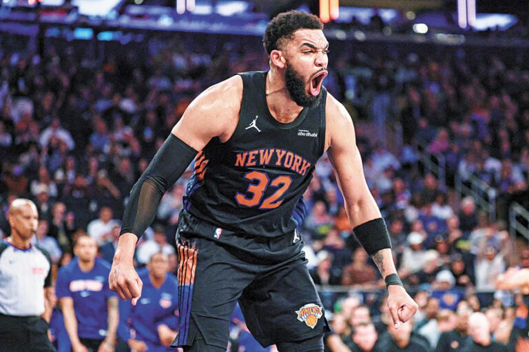 唐斯扣籃後激情慶祝。路透社