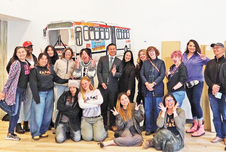 王兆倫10日宣布，位於日落區的Shirley Chisholm Village社區活動室正式開放。王兆倫辦公室提供