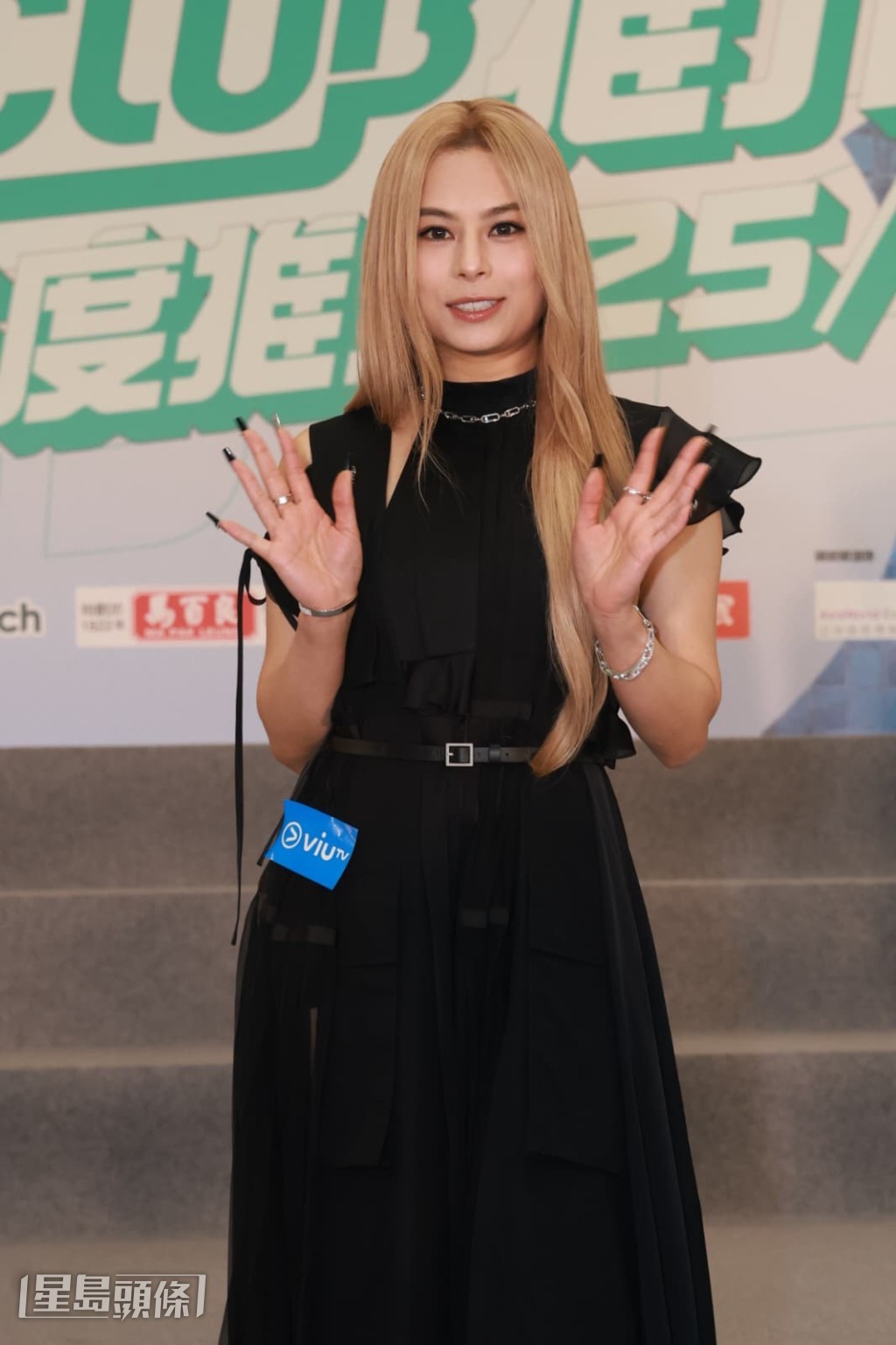 對於王雙駿辭任演唱會監製是否影響士氣，Gin指自己部分未受影響。