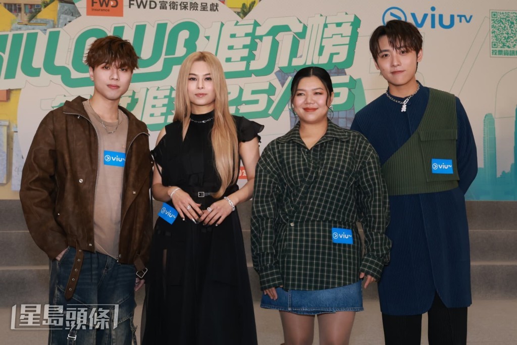 身為師姐的李幸倪，帶同鄧小巧與曾傲棐一同現身記者會。