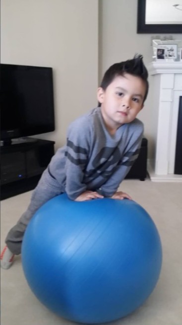 于洋表示兩個孫兒都說英文,覺得與他們相處很有趣。