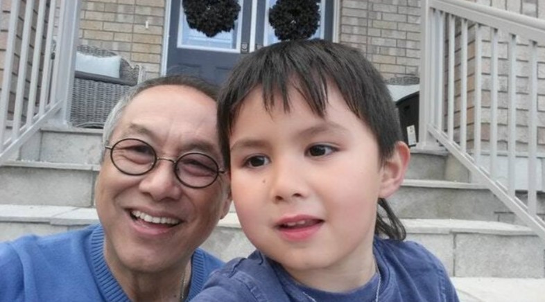 他形容自己的退休生活相當安樂。