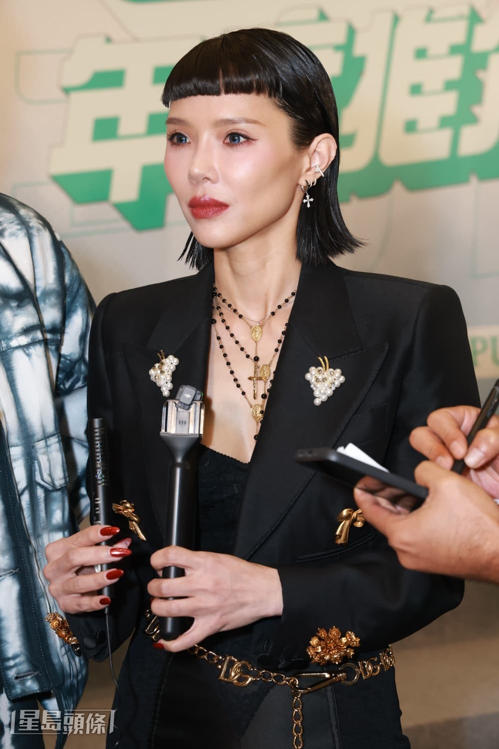 方皓玟表示打算接種蛇針，並期待在診所見到許廷鏗的廣告。