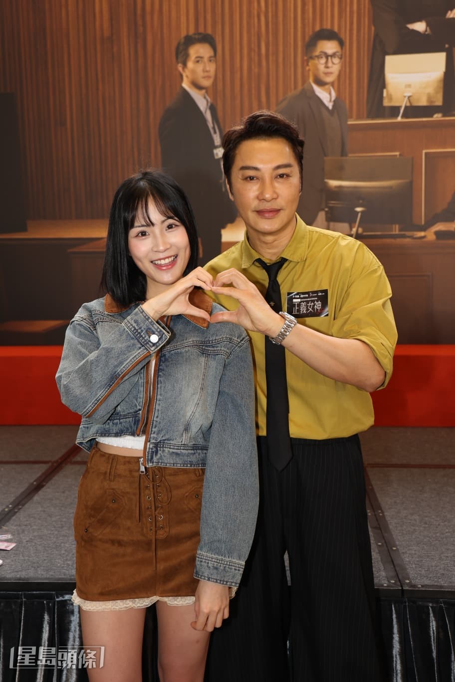 樂珈嘉表示與兩位前輩合作並無壓力，因為他們十分友善。