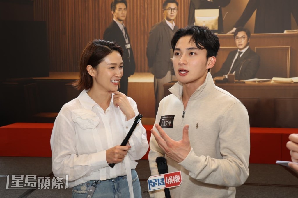 兩人早前拍片分享，指佘詩曼開工前後判若兩人，更直言她是「癲㗎」和「精神分裂」。