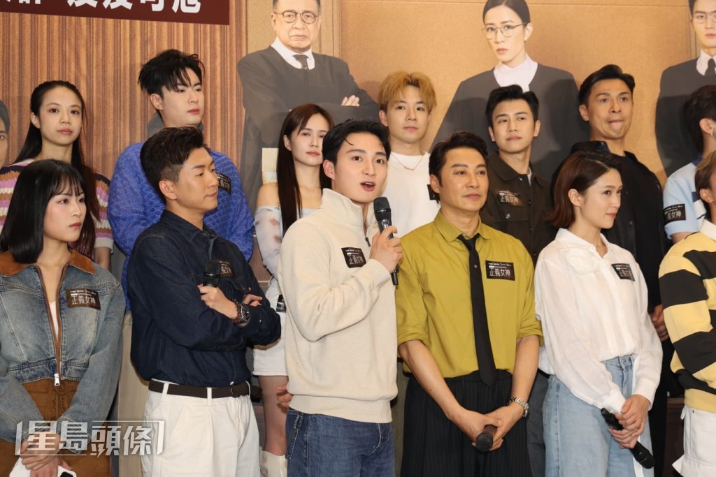 譚耀文、周嘉洛、蔣祖曼、馬貫東、黃庭鋒、劉倬昕、康華等演員，今日（11日）齊聚觀塘宣傳TVB熱播劇《正義女神》。