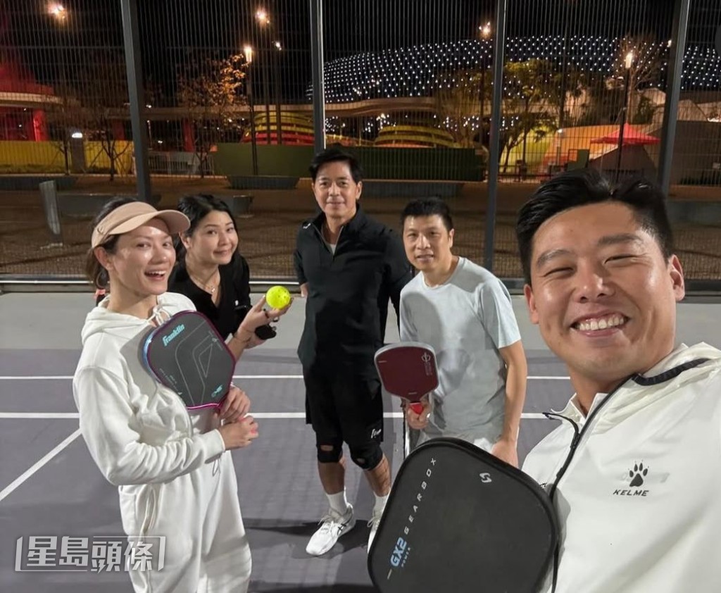 簡慕華享受打匹克球的樂趣。