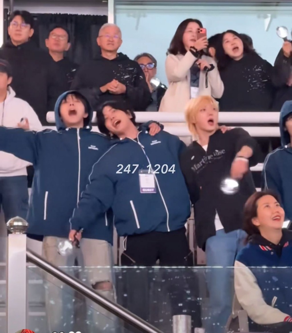 BOYNEXTDOOR成員在觀眾席上投入觀看，隨音樂起舞。