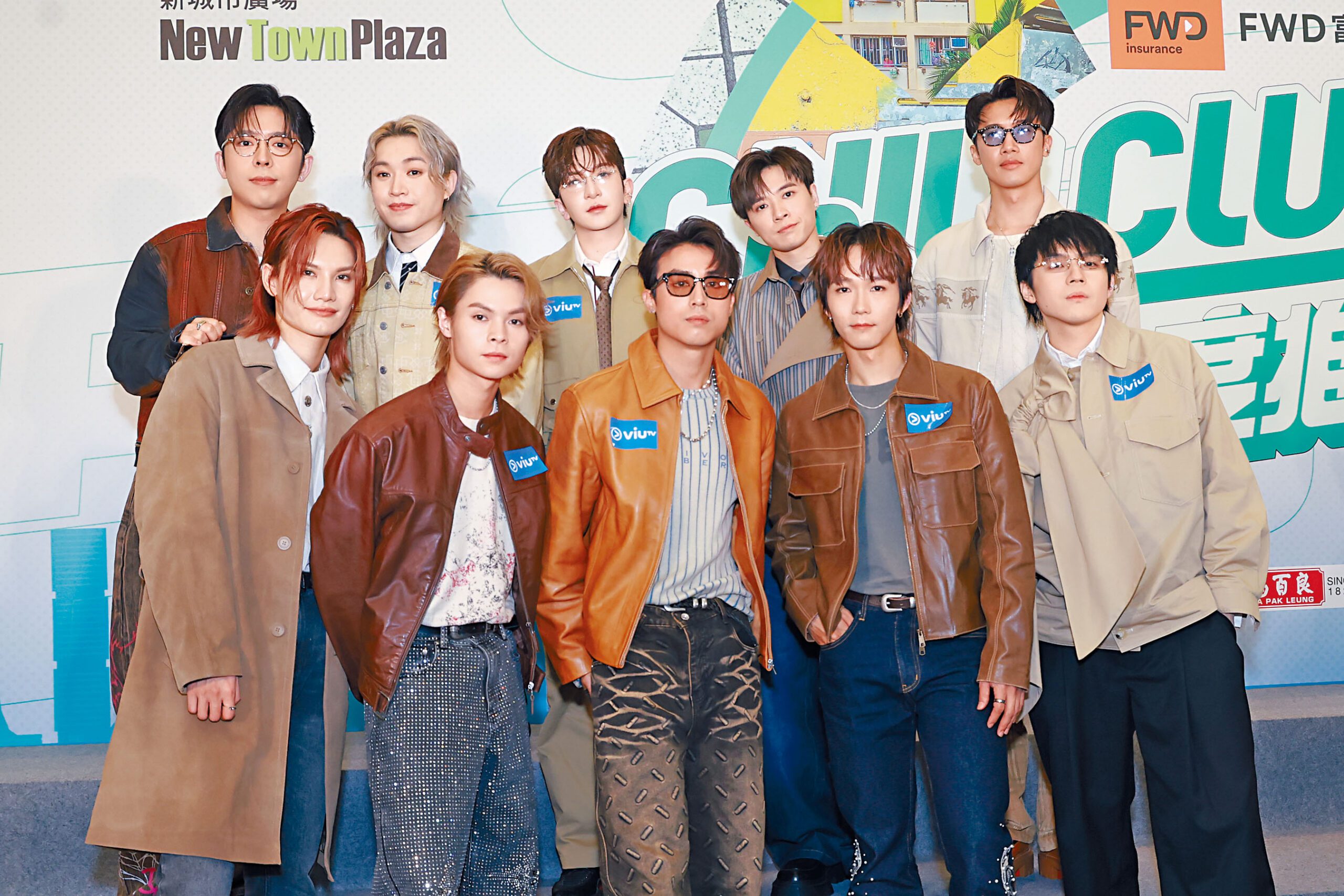 MIRROR(後左起)Edan、Jer、Anson Lo、Frankie、Stanley、(前左起)Jeremy、Tiger、AK、Alton及Ian齊齊受訪,隊長Lokman則因病缺席,姜濤亦提早離場。