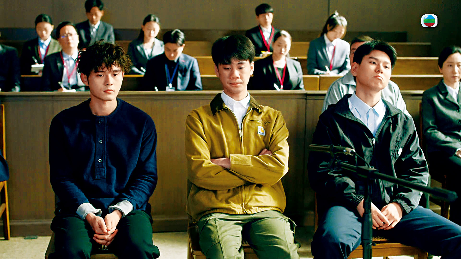 劉頌鵬（左）與劉俊亨（中）、蔡景行的「離島三害案」回響好大。