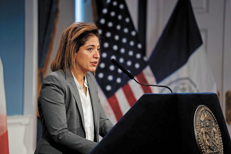 希哈塔具備深厚的聯邦檢察官背景，但坦承曾向馬姆達尼的市長競選活動捐過款。 Madison Swart/紐約時報