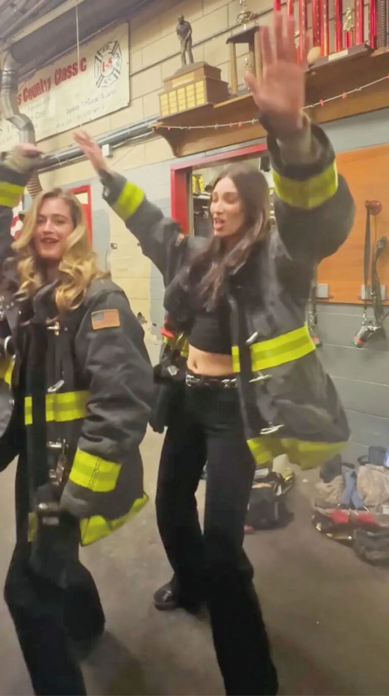 兩名模特兒竟把格林威治村消防局當作私人派對場所。Dana Treacy臉書圖片
