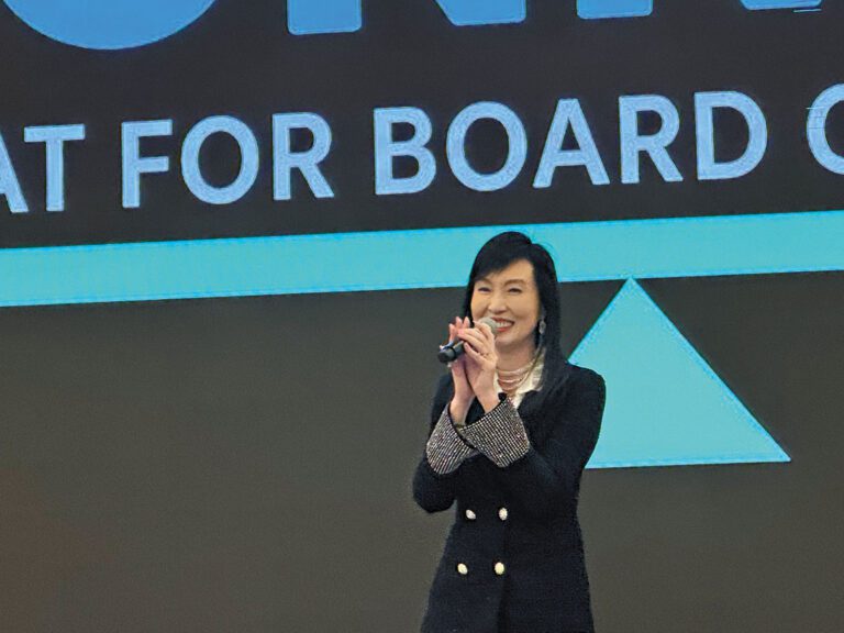 饒影凡分享競選理念。記者陸新攝