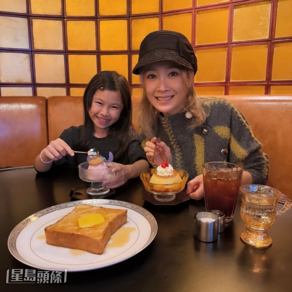 關心妍笑言女兒Jovia對登台有興趣，曾問：「有無我份？」