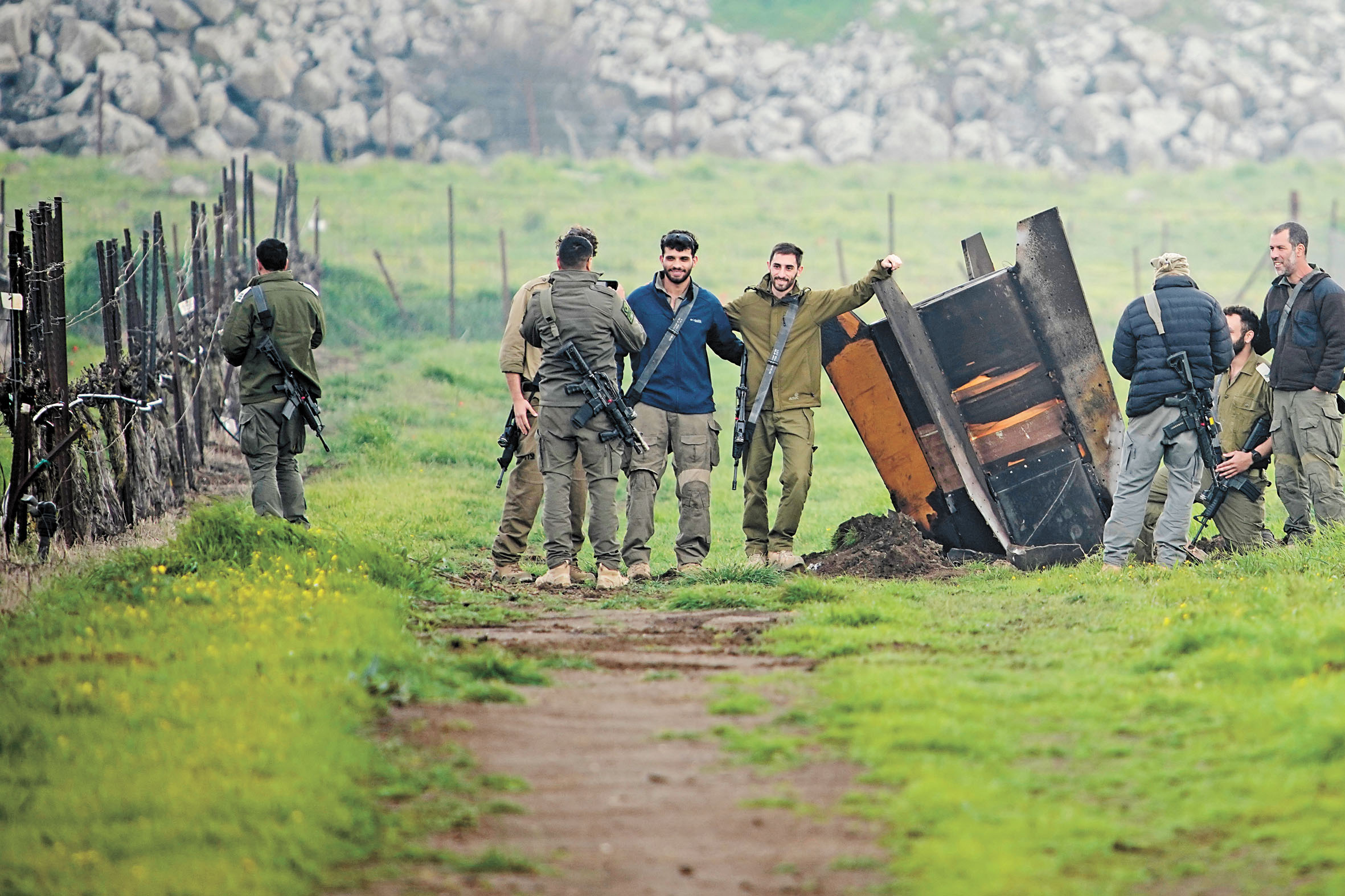 圖為伊朗導彈被以色列攔截之後的殘骸。路透社資料圖片