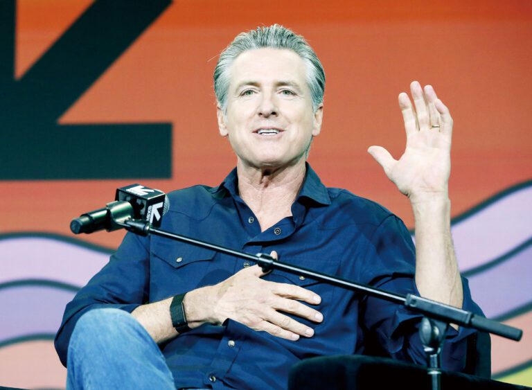 紐森至今尚未表態支持任何州長候選人。美聯社資料圖片