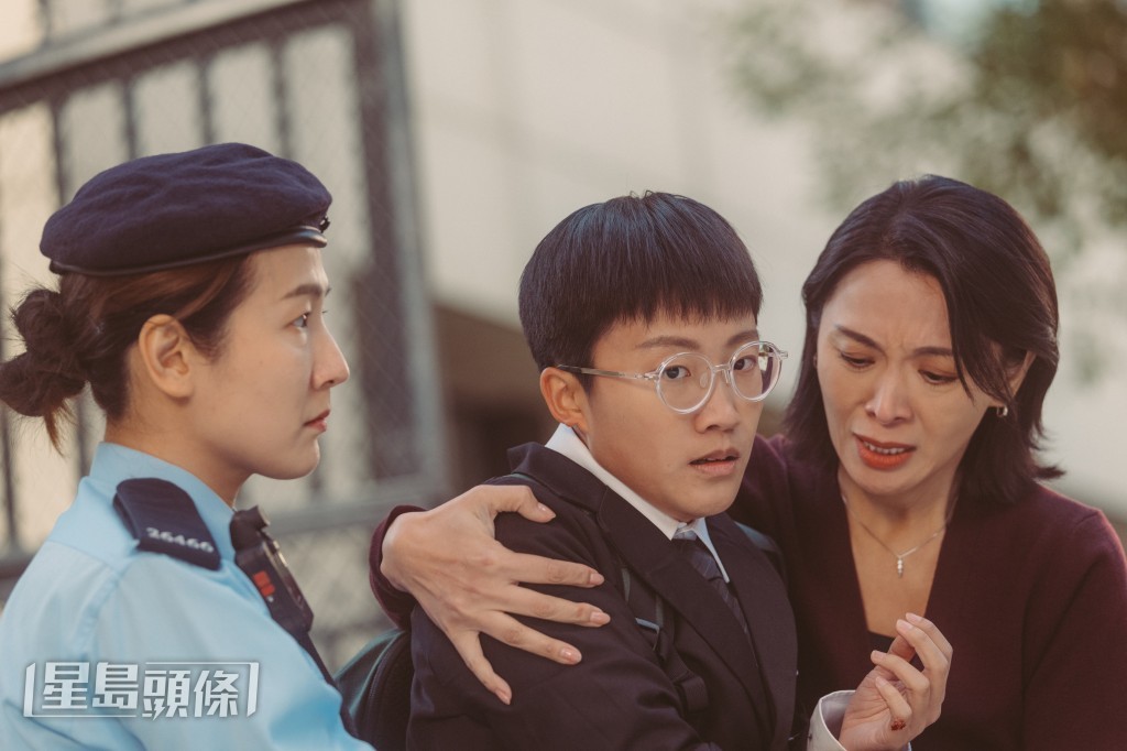 劉倬昕（左）在「天台殺人案」中反串男生，感謝飾演其母親的陳煒無論戲內戲外都愛護有加。