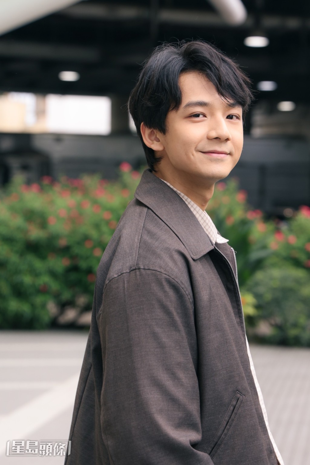 施焯日透露自己為角色設計了許多細微動作，邀請觀眾仔細重看發現。