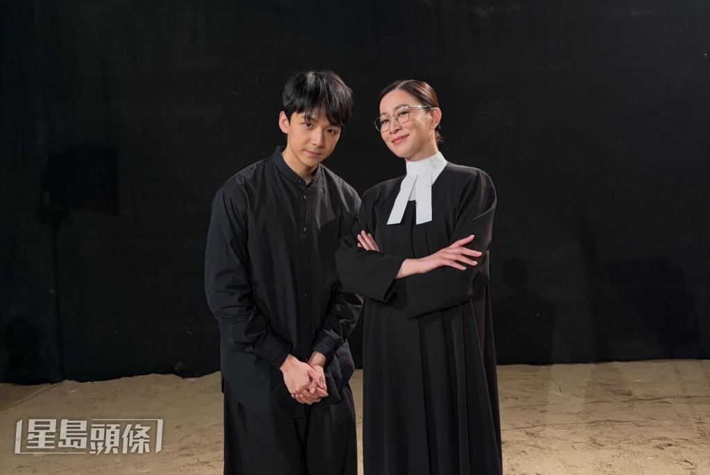 佘詩曼特別點名稱讚「屋苑刀砍姊妹案」中，施焯日的法庭戲演技出色。