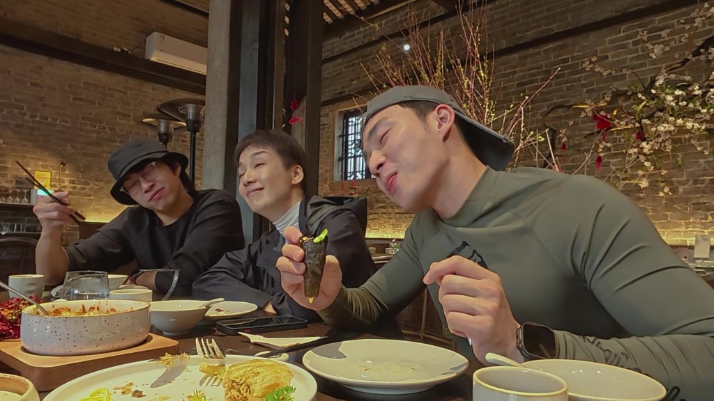 單看幾位主持的表情，已能感受到試食過程的戲劇性。