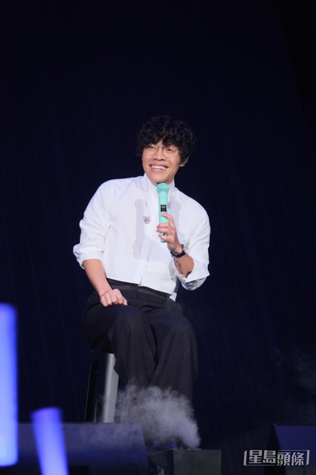 盧廣仲以廣東話向紅館觀眾問好。