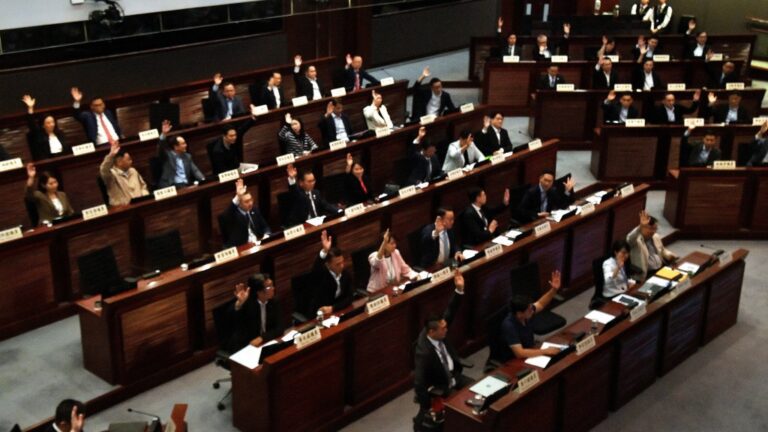 立法會財委會爭議 何君堯發言風波引發同僚討論