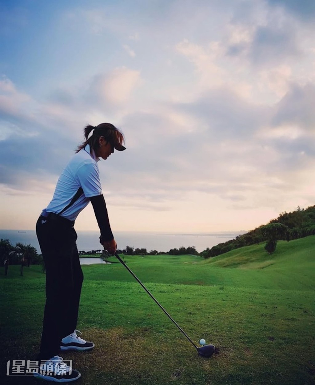 工作以外,小豬透過養狗、打高爾夫球、滑雪等活動來減壓。