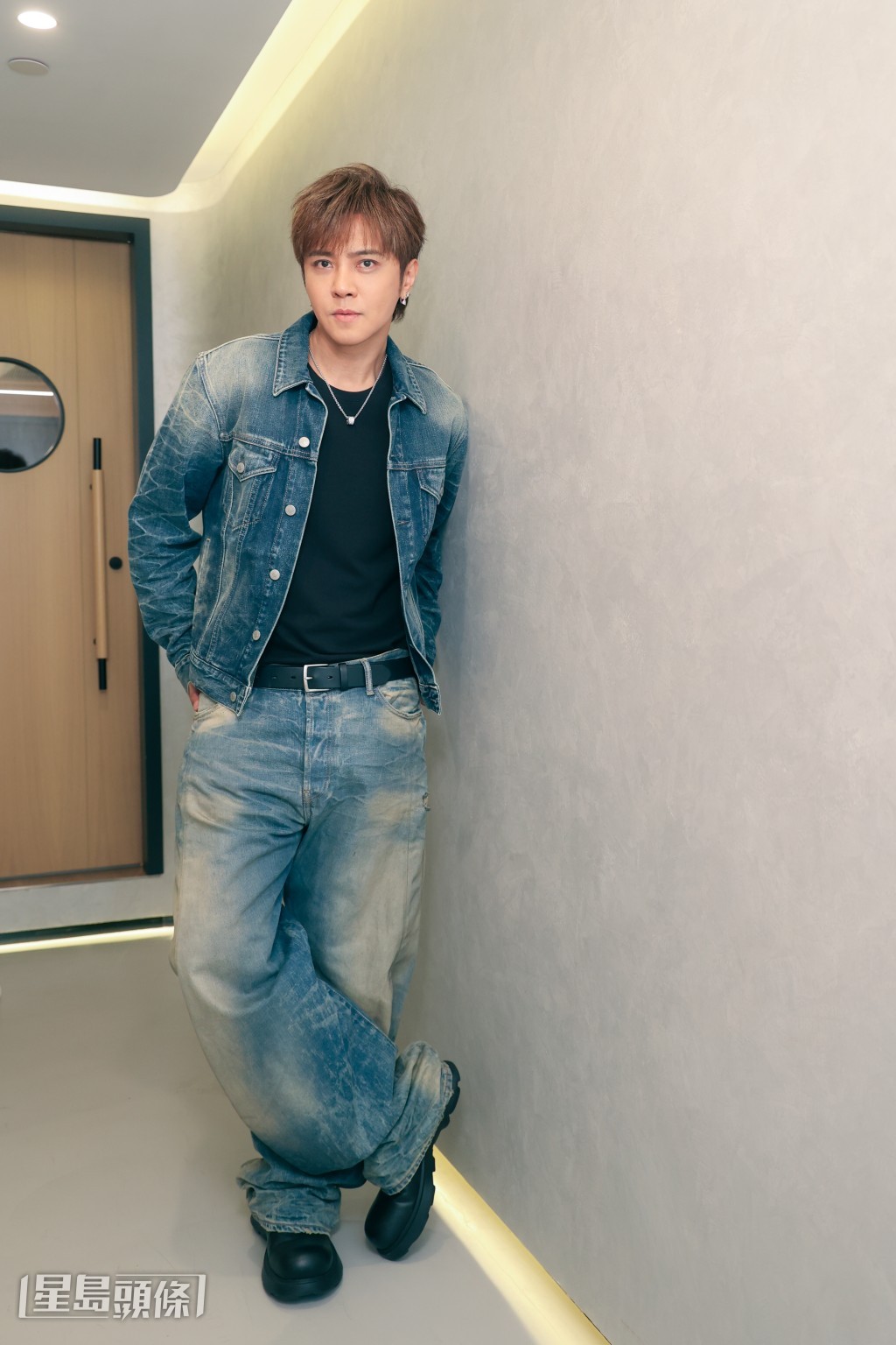 一向予人開朗陽光形象的小豬,原來曾患上「微笑憂鬱症」,以笑容掩蓋抑鬱情緒。