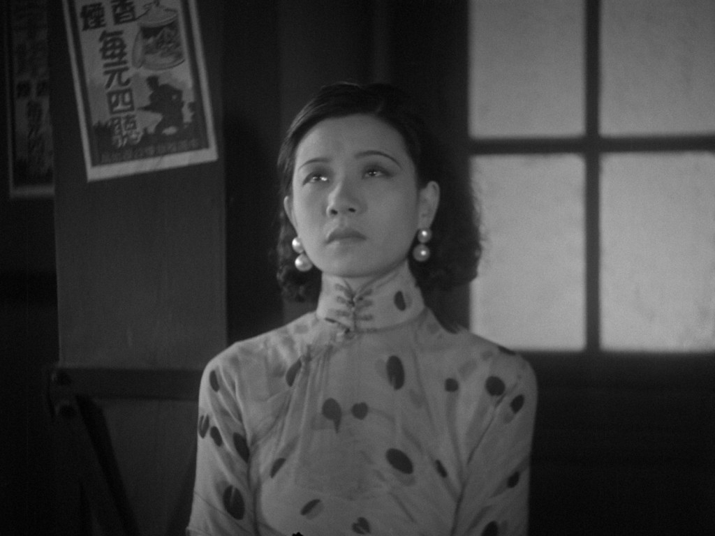 《神女》劇情描述阮玲玉為獨力養育兒子，無奈成為街頭暗娼的故事。