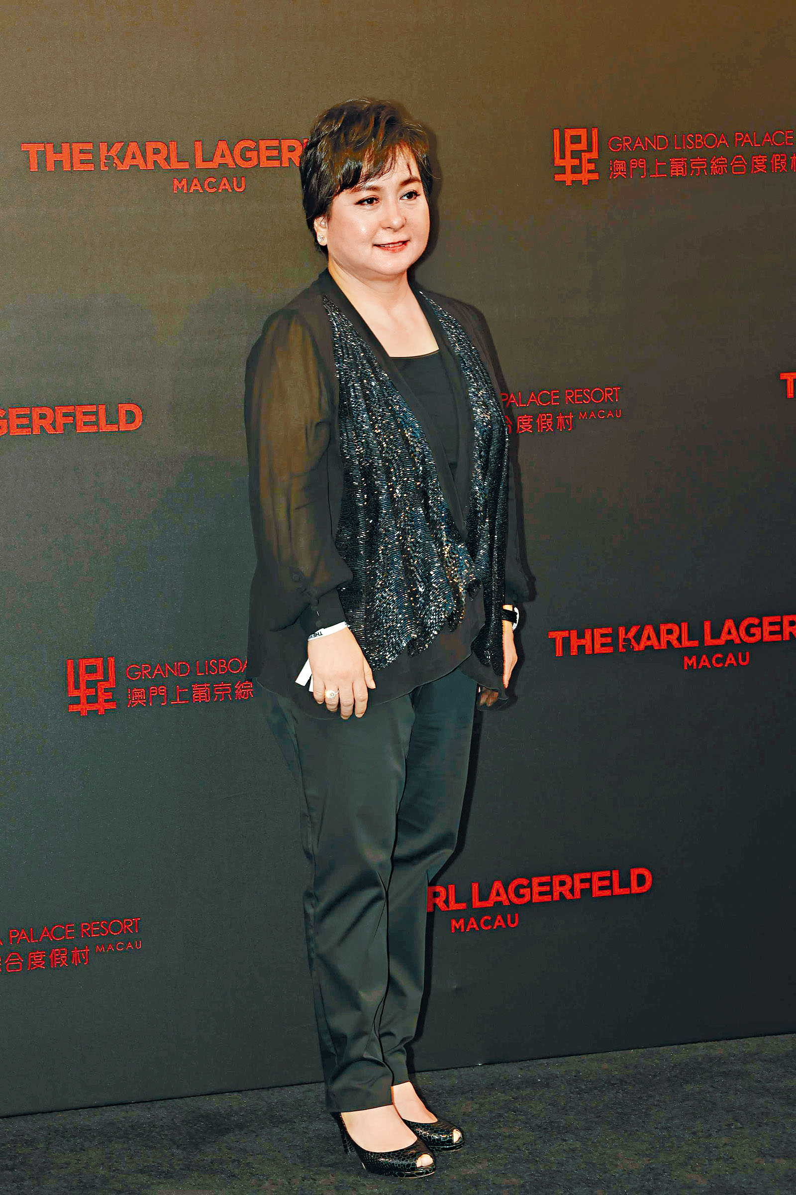 何超蕸行事作風低調，被父親何鴻燊稱讚是「最能幫忙的女兒」。