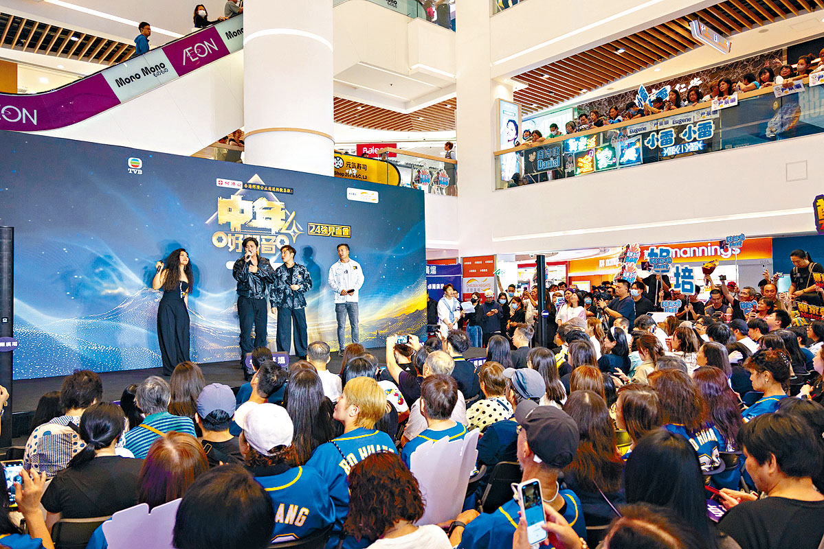 出席參賽者分成8小隊輪流演出，贏盡掌聲。