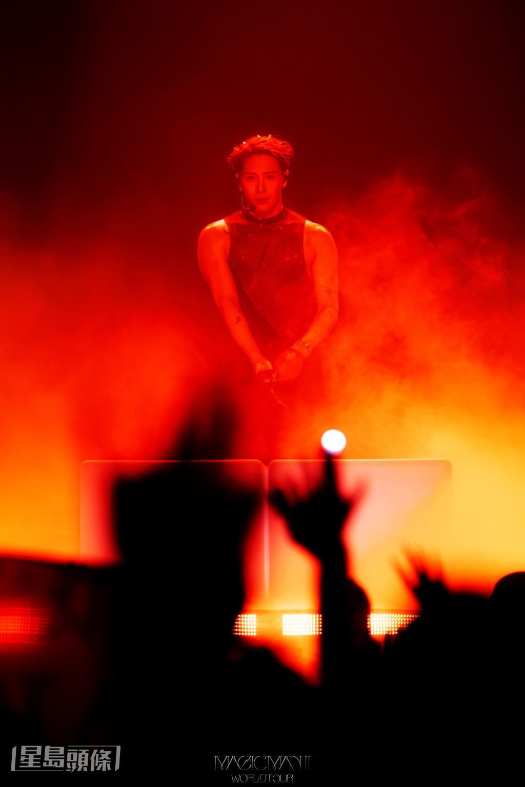 Jackson 展示身體線條。