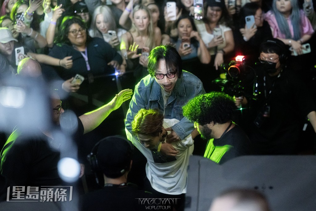 洛杉磯站有好友歐陽萬成 (Jimmy O. Yang) 突然現身。