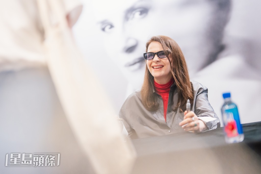 茱麗葉庇洛仙與大家分享其代表作《藍白紅三部曲之藍》拍攝期間的趣事。