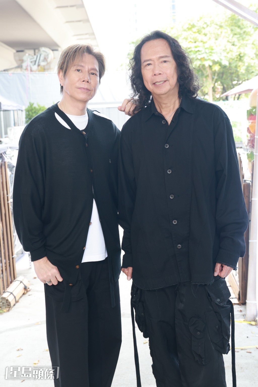 成員搞笑提議，要主音Joey與Patrick這次負責唱和音。