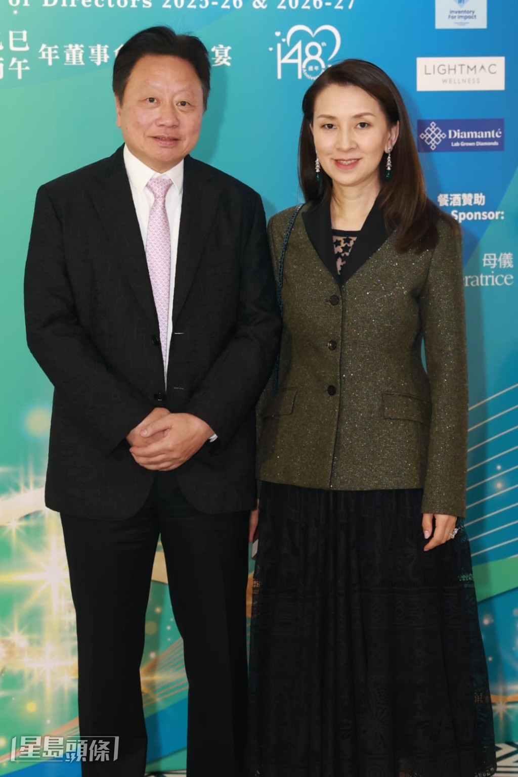 太子珠寶鐘錶主席鄧鉅明伉儷一同出席晚宴。