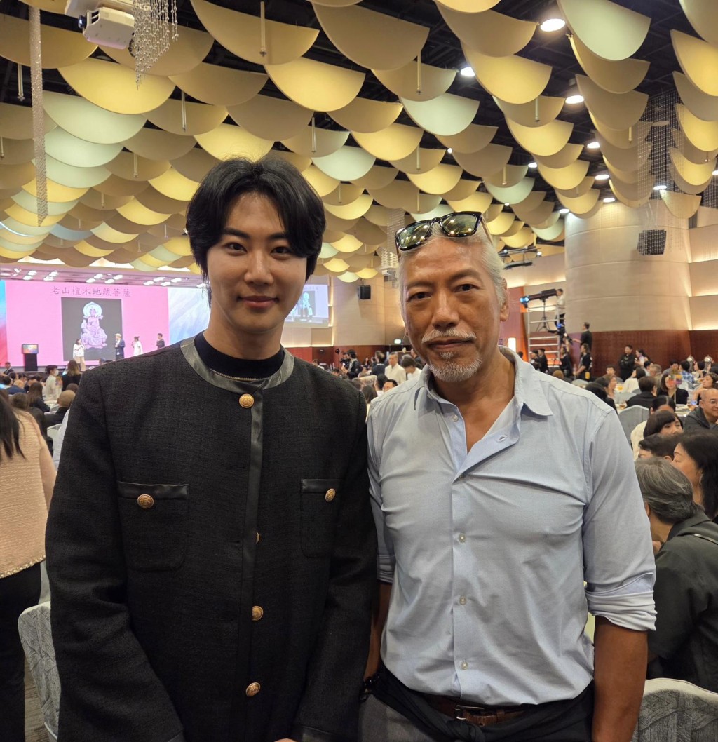 Yong Heo與張耀揚互相問好，惺惺相惜。