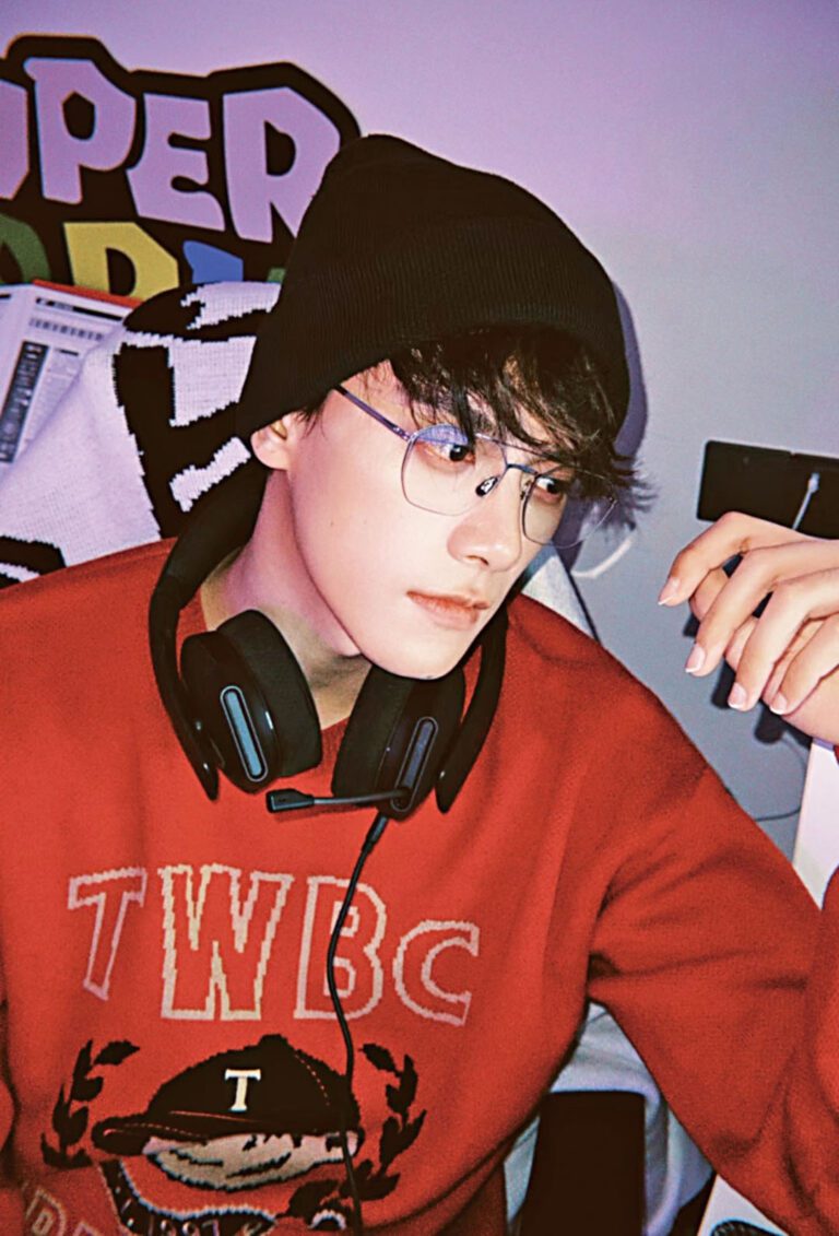 鄧凱是出了名的愛打線上遊戲。網上圖片