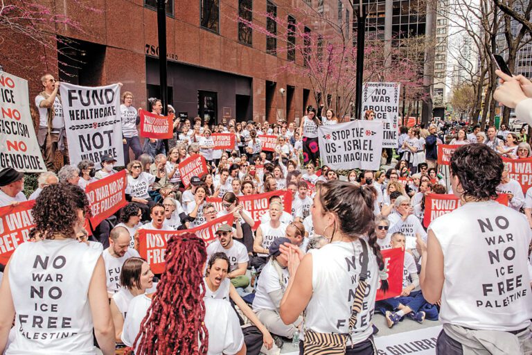 警方於下午1時15分開始清場，逮捕約90人。Natalie Keyssar/紐約時報