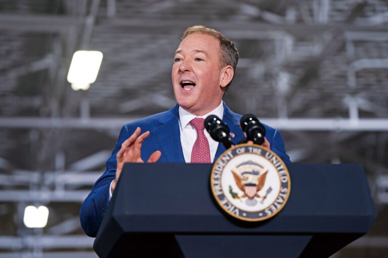 李修頓將出席在布碌崙弗洛伊德班尼特機場舉行的動工儀式。 Elizabeth Frantz/紐約時報