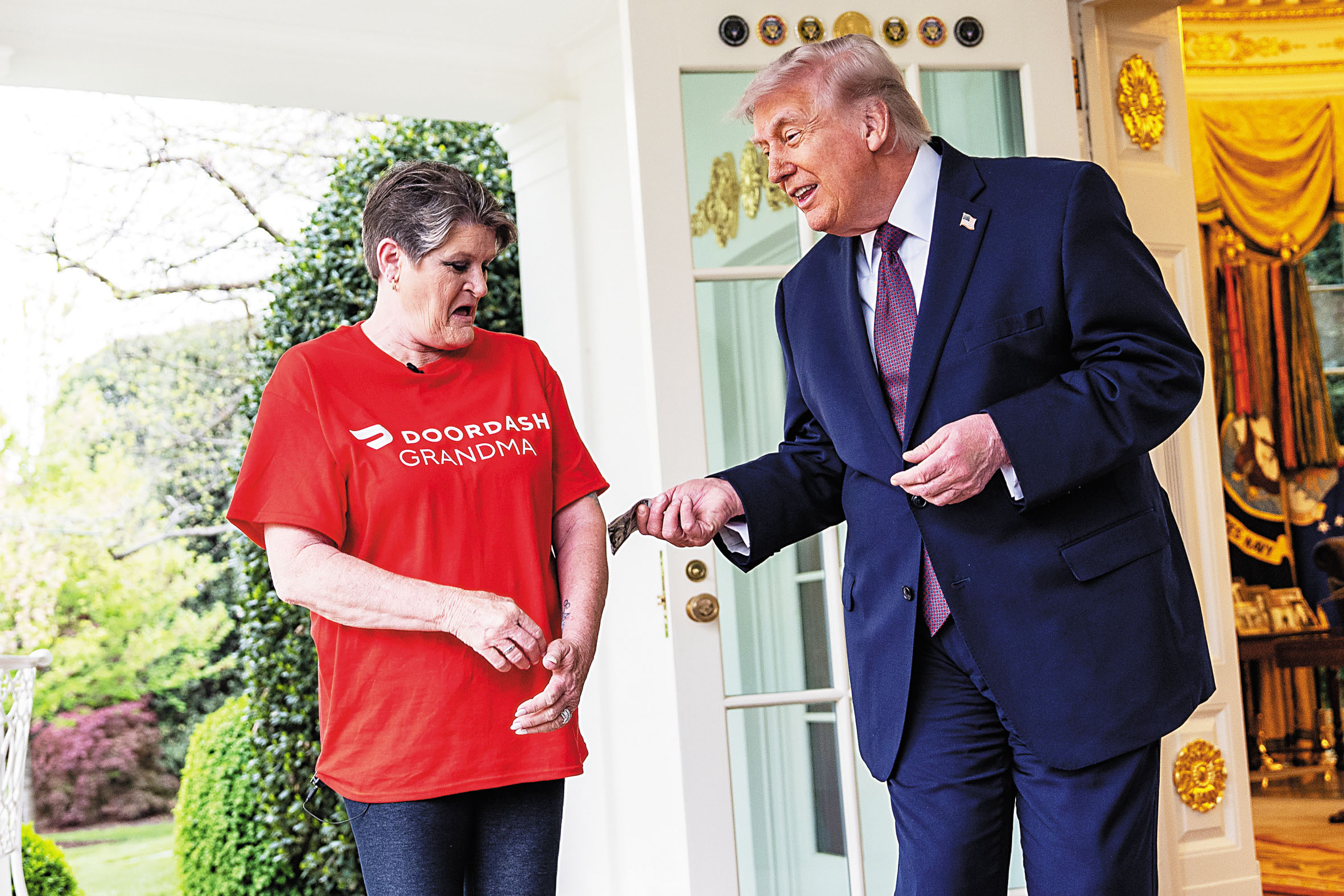 DoorDash外賣「奶奶」西蒙斯向特朗普總統送完麥當勞後，獲得100美元的小費。美聯社