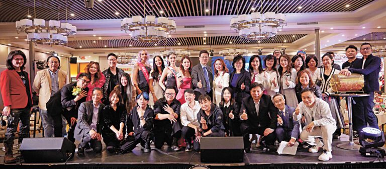 星島日報美西版、星島電台高層及演職人員合影。記者彭詩喬攝