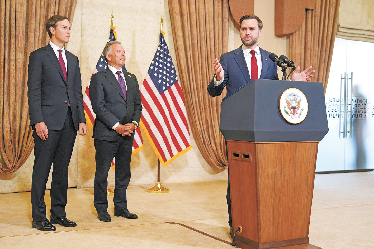 萬斯稱，美伊談判取得了「重大進展」，但現在主動權在伊朗手中。路透社