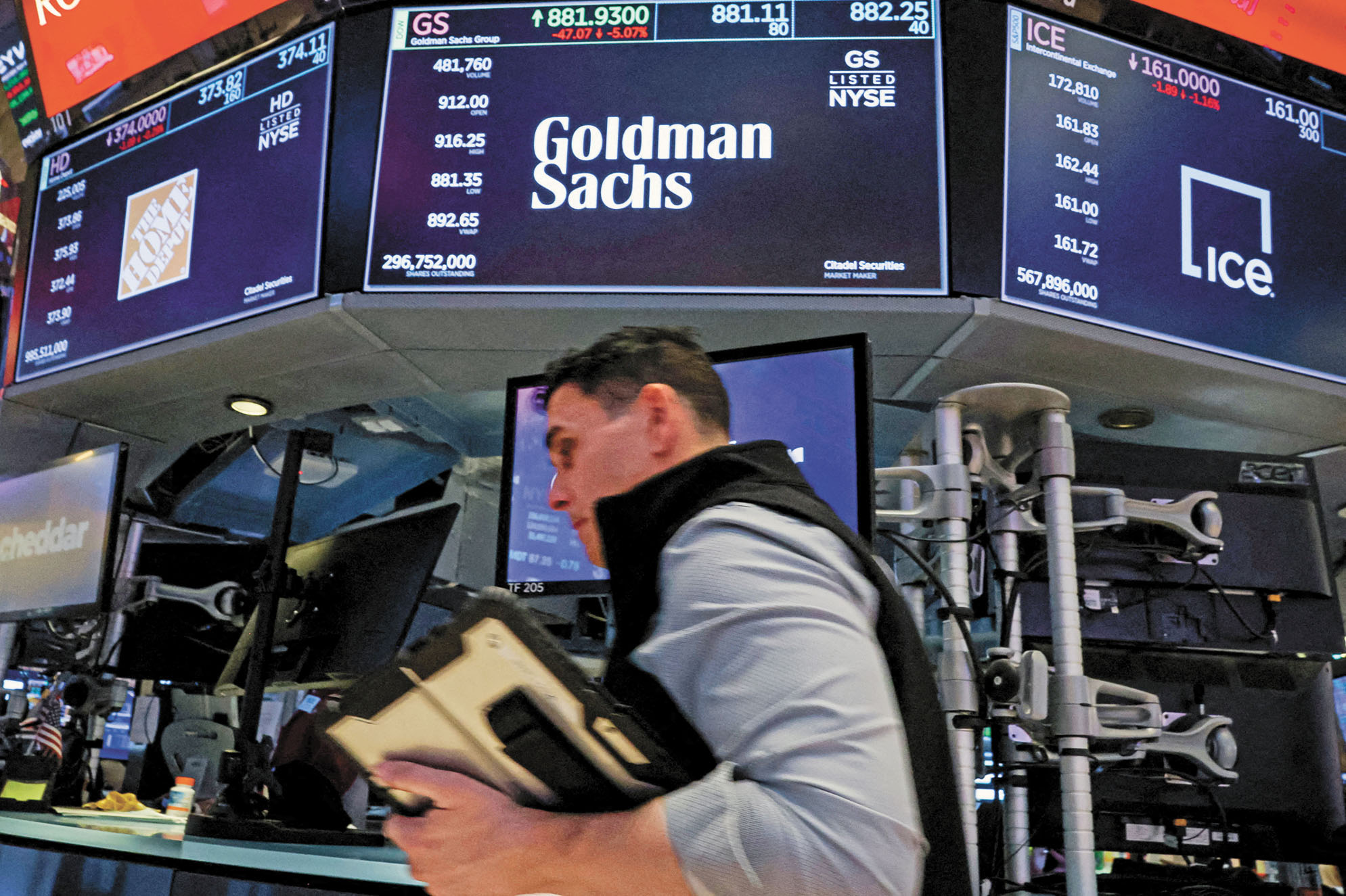 高盛整體營收優於市場預期，但固定收益業務表現疲弱，拖累股價盤前下跌。資料圖片