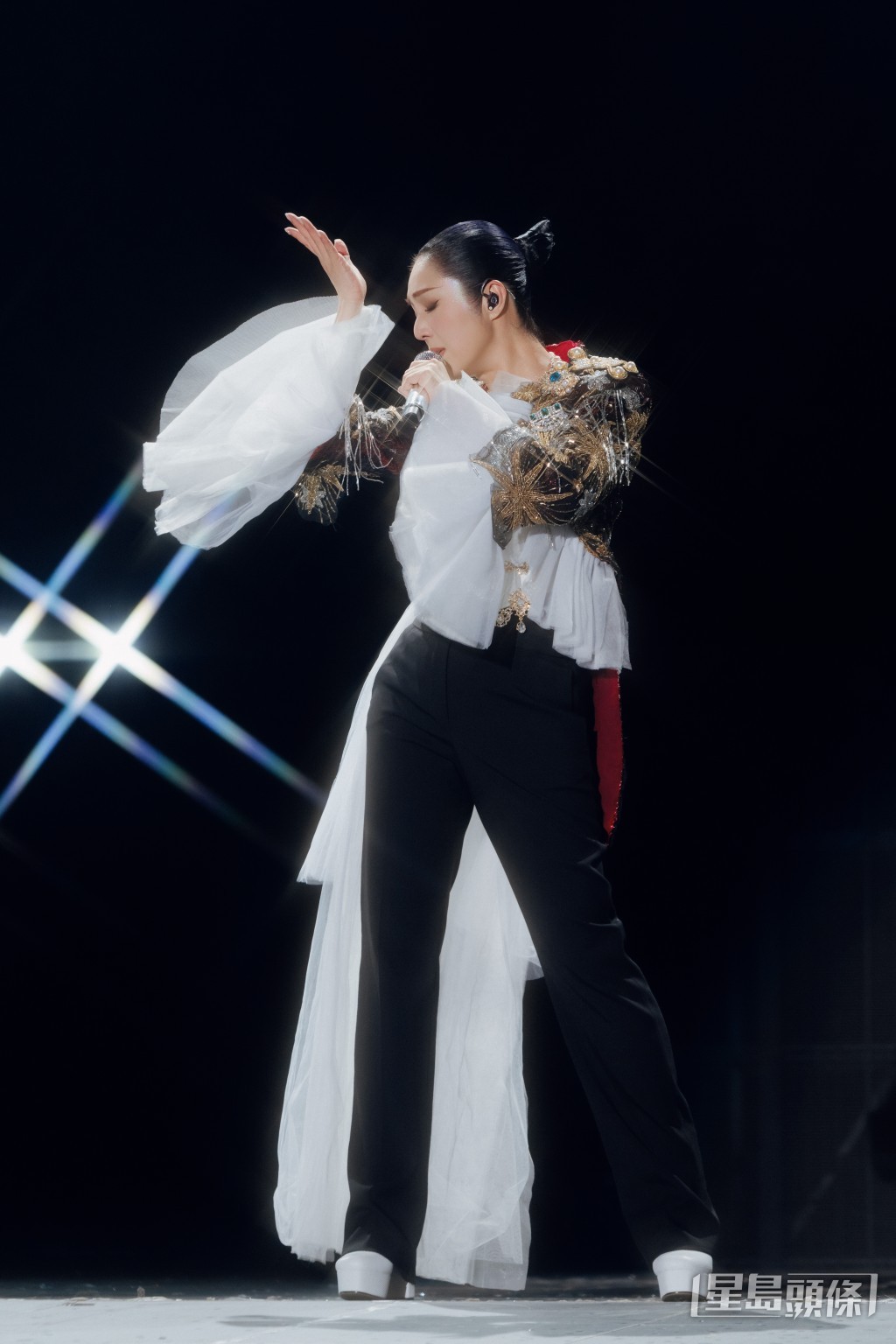 多套精彩造型讓觀眾目不暇給。