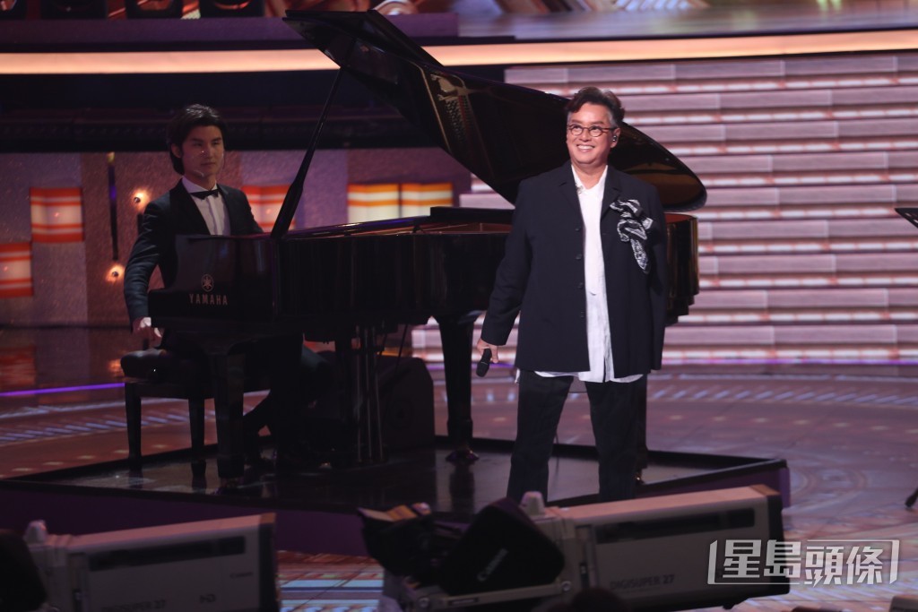 區瑞強透露，當年鄭國江曾為譚詠麟一手包辦整張專輯的歌詞。