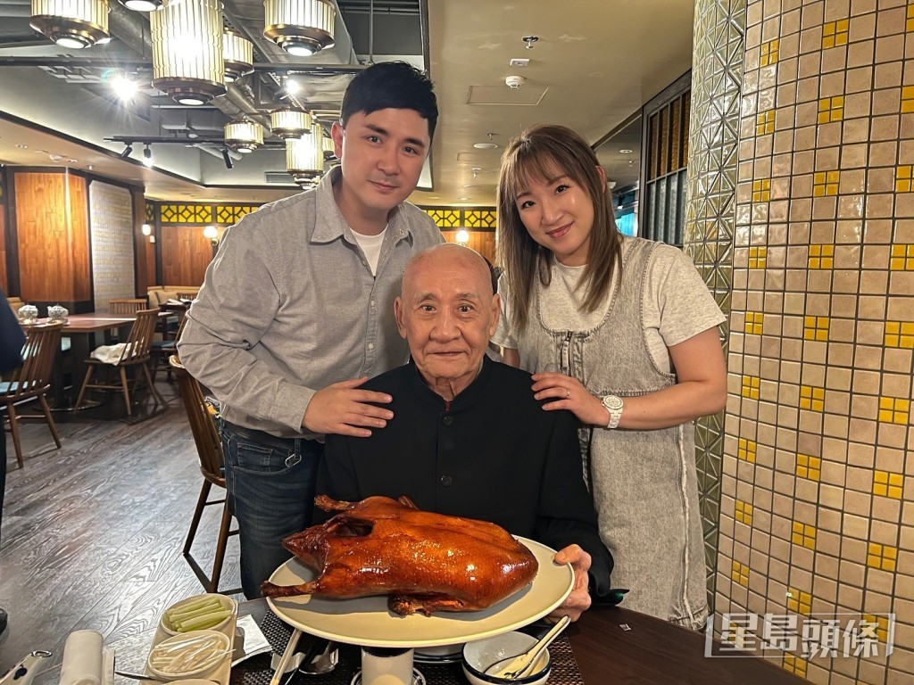 李家鼎與兒子李泳豪夫婦之間保持溝通。