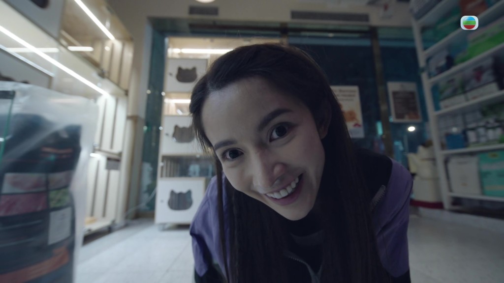 再加上魔性十足的傻笑。