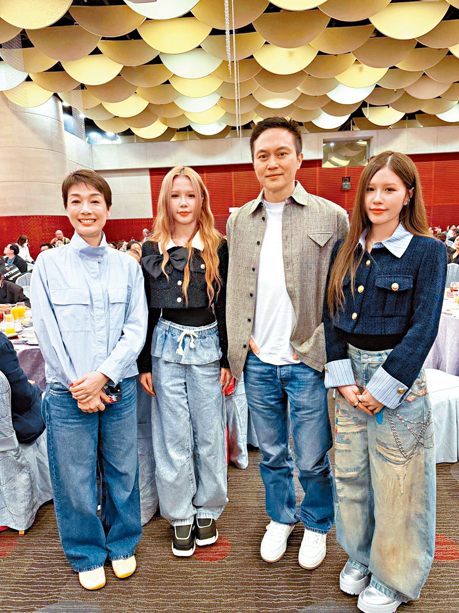 JJBABY與張智霖和江美儀合照留念。